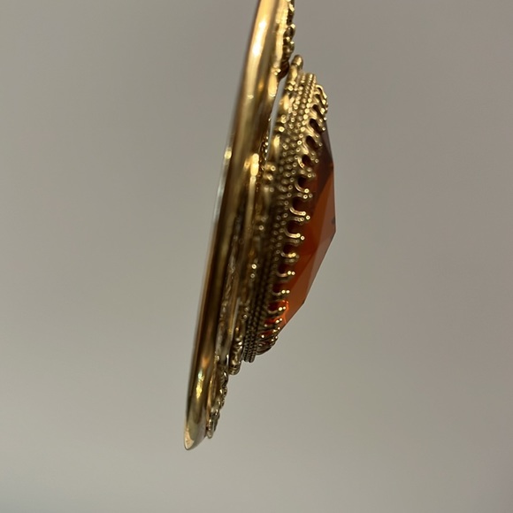 Vintage Oval Amber Pendant set in beautiful bezel. Faceted stone. Pendant only. - Picture 5 of 15